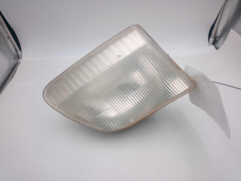 2000 Ford F150 Pickup Right Headlight Assembly OEM 615202 Used 260K Miles