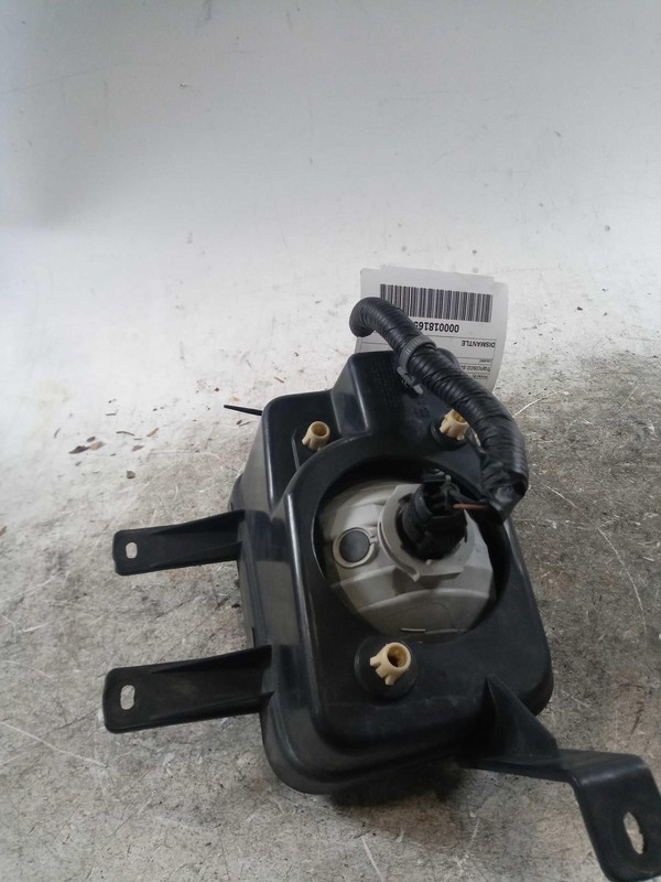 2016 GMC Yukon Left Fog Light Assembly Black 299559 109K Miles 4WD