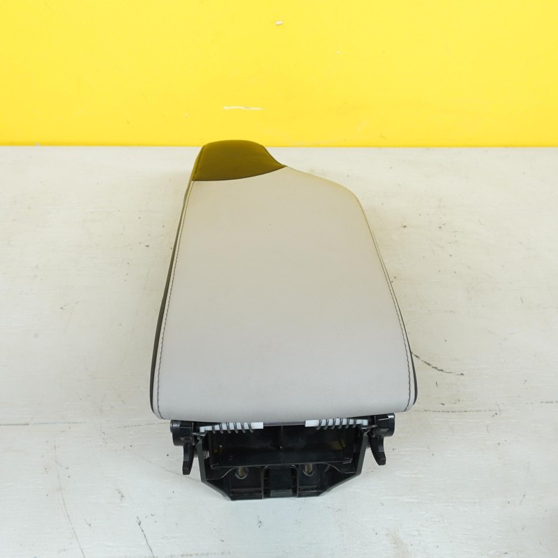 2015-2018 LEXUS RC350 CENTER CONSOLE ARM REST ARMREST ASSEMBLY GRAY 5881024180