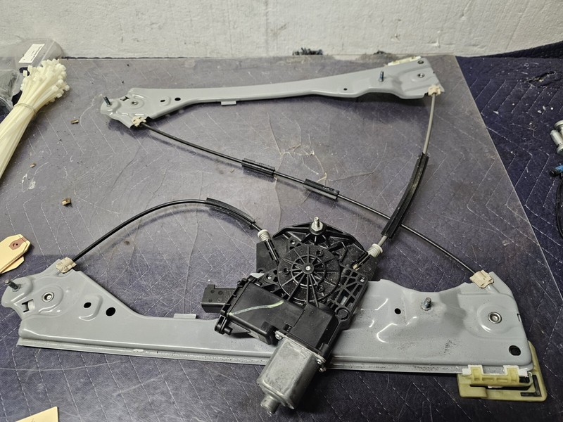 20 2020 CHEVY COLORADO DOOR WINDOW REGULATOR FRONT LEFT DRIVER ELECTRIC