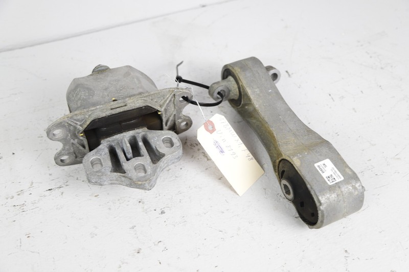 2016 - 2021 BMW X1 X2 F39 F48 2.0L ENGINE TORQUE STRUT MOUNT BRACKET OEM