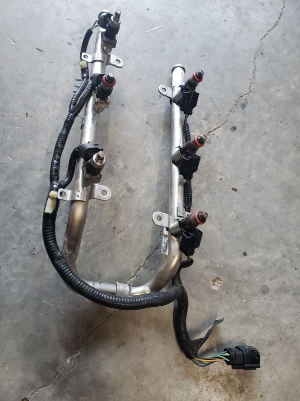FUEL RAIL fits FORD ESCAPE 2011 3.0