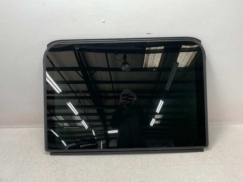15 16 17 18 Porsche Macan Rear Panoramic Sunroof Sun Roof Window Glass 1372 OEM