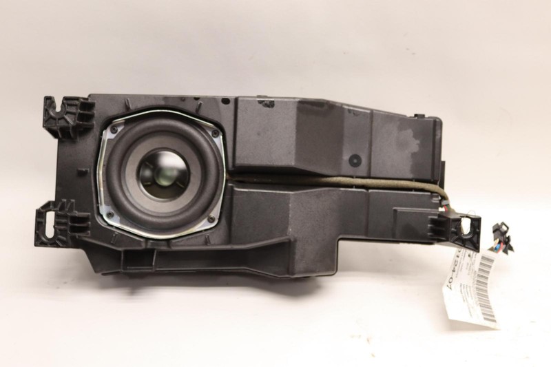 2010-2014 GMC YUKON XL 1500 REAR SPEAKER STEREO SUBWOOFER BOSE OEM