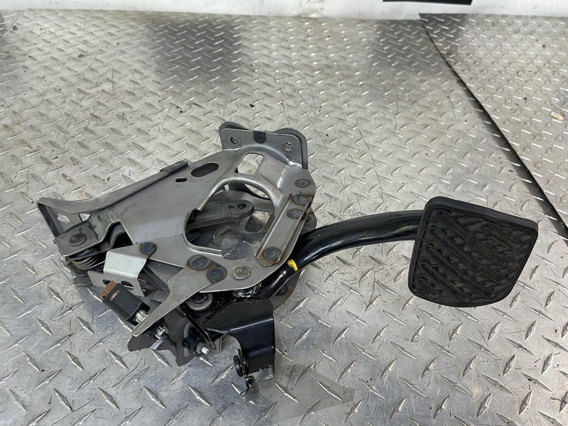 2014-2019 INFINITI Q50 Q60 AUTOMATIC TRANSMISSION BRAKE FOOT STOP PEDAL PAD ASSY