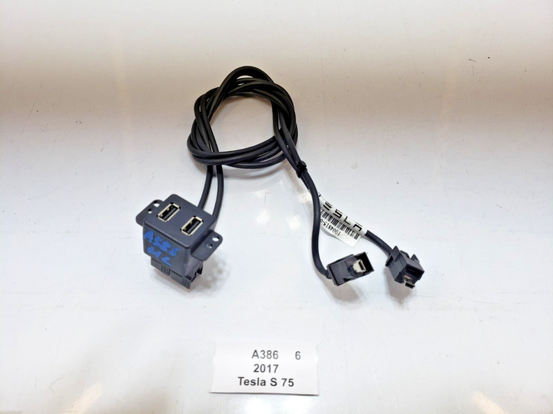 ✅ 2016-2020 OEM Tesla Model S Center Console Dual USB Port Module Cable