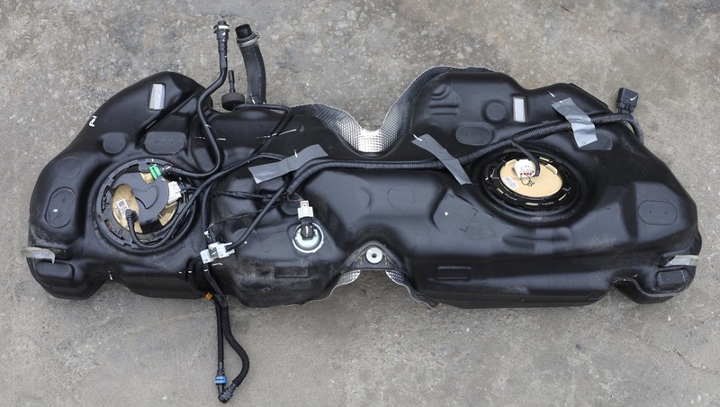 2022 Camaro ZL1 w/ 9k Miles Used Complete Gas Fuel Tank Assembly 84873924 GM