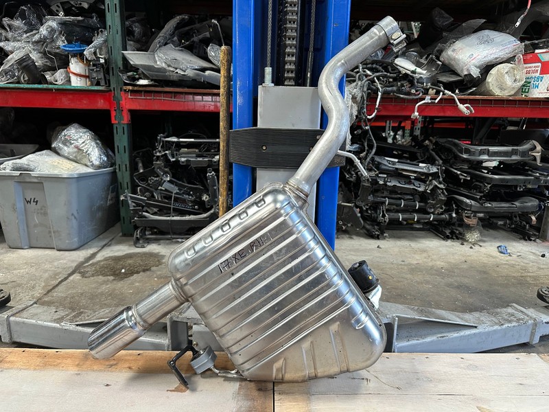 17 JAGUAR XE 2.0L REAR RIGHT SIDE EXHAUST MUFFLER TAILPIPE OEM