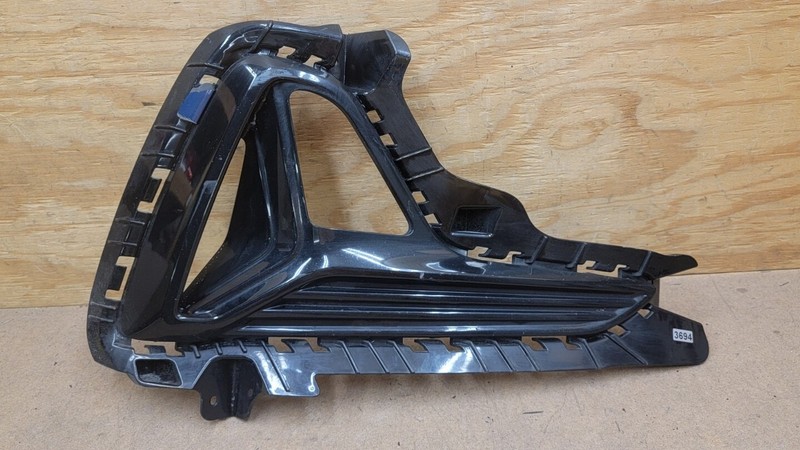 2018 2019 Hyundai Sonata SE Front Bumper Fog Light Cover Bezel Right Side OEM
