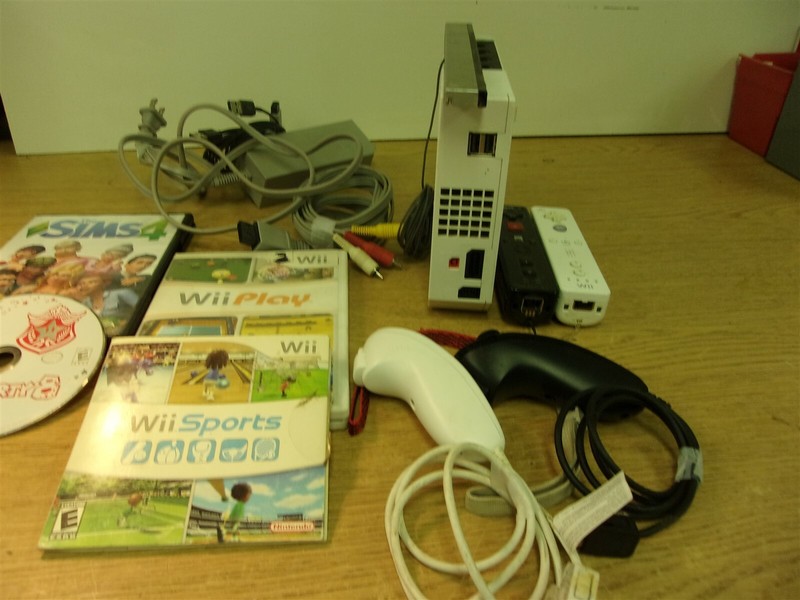 Nintendo WII RVL-001 USA Lot 2-Controller 2-Joysticks 4-Games