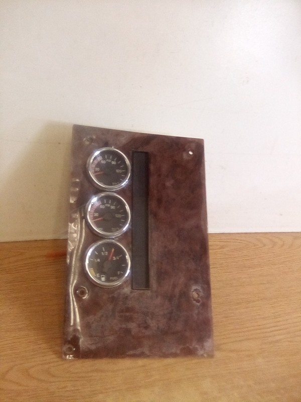 International 9200 Instrument Dash Cluster 3592579C91 "READ DESCRIPTION"