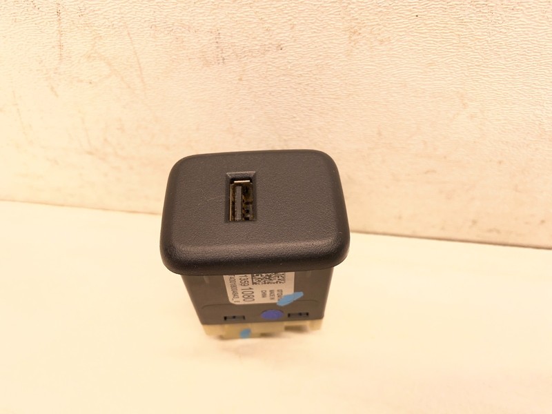 2013-2017 BUICK ENCLAVE USB CONNECTOR TERMINAL PLUG OEM
