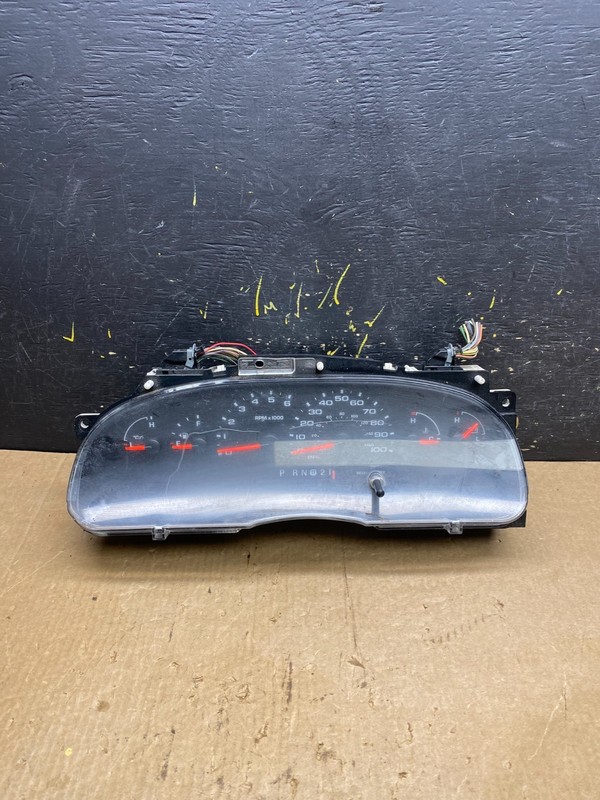2006 Ford E350 Gauge Speedometer Cluster OEM z4385 DG