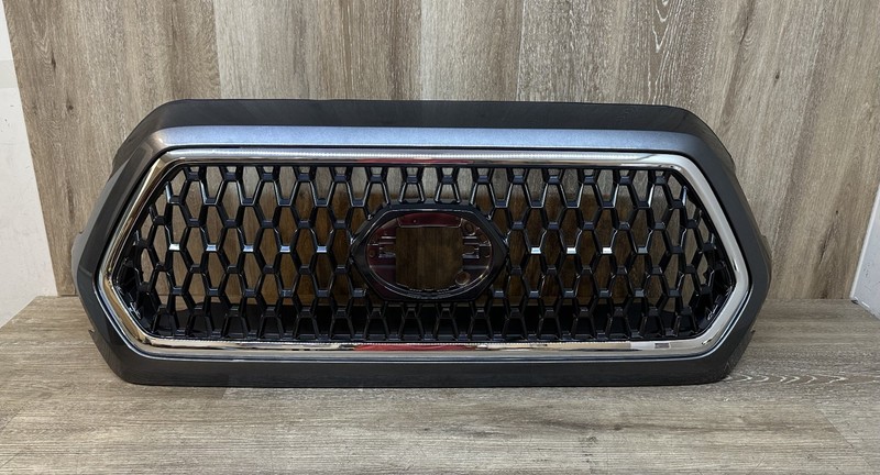 2018-22 TOYOTA TACOMA GRILL OEM PART # 53114-04220/ 53113-04040