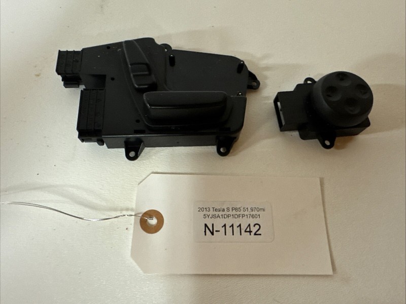 Tesla Model S Front Left Seat Controls Switches Buttons 11648201310 N-11142 B61