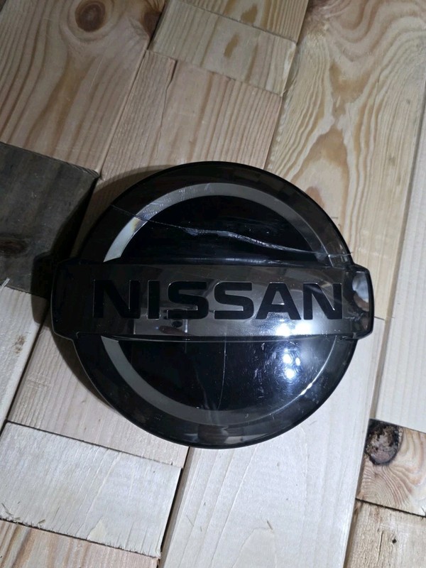 2021 2022 2023 NISSAN ROGUE OEM FRONT GRILLE EMBLEM 62890-6RA0A CRACK