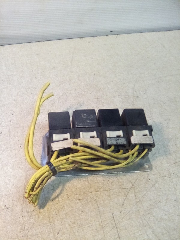 Freightliner A06-14899-0 Relay Block (G)