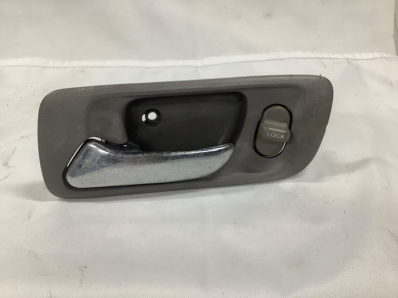 99-04 Odyssey Left DriverFront inside door handle Gray used OEM