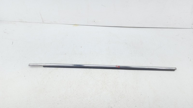 2016 TOYOTA CAMRY FRONT LEFT DRIVER SIDE DOOR WINDOW GLASS BELT MOLDING OEM