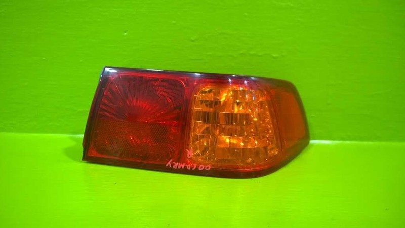 00 01 TOYOTA CAMRY NAL PASSENGER RIGHT QUARTER TAILLIGHT LAMP OEM 2977-31