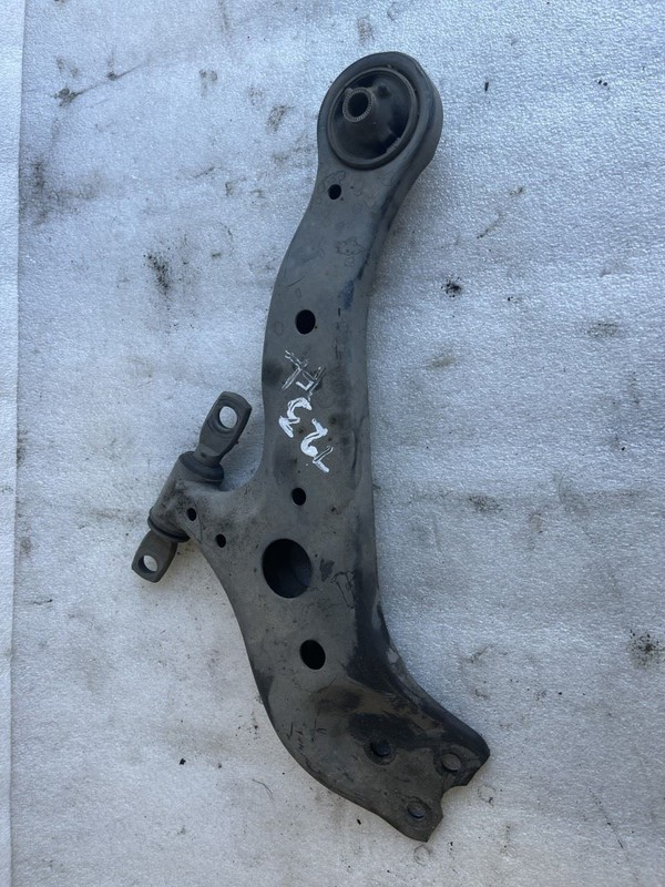 2013 2014 2015- 2018 LEXUS ES300H ES350 LEFT FRONT LOWER CONTROL ARM 48069-06190