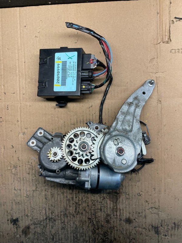 2009 to 2016 GMC Acadia Rear Trunk Liftgate Power Motor Actuator OEM V2283 DG
