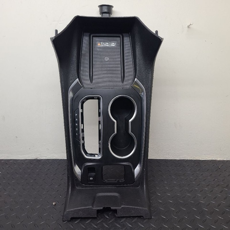 18-21 Chevrolet Traverse Floor Center Console Trim Plate Assembly OEM 84374961
