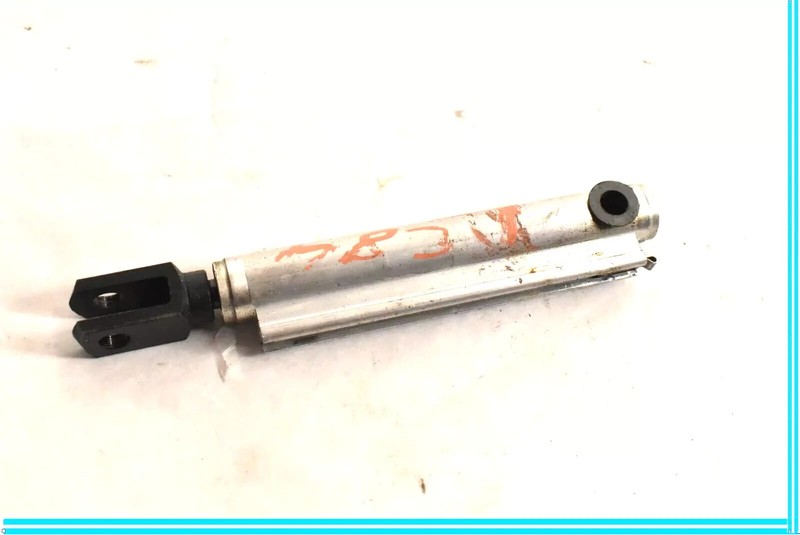 04-09 Cadillac XLR Left or Right Stowage Compartment Cylinder 1535030C OEM