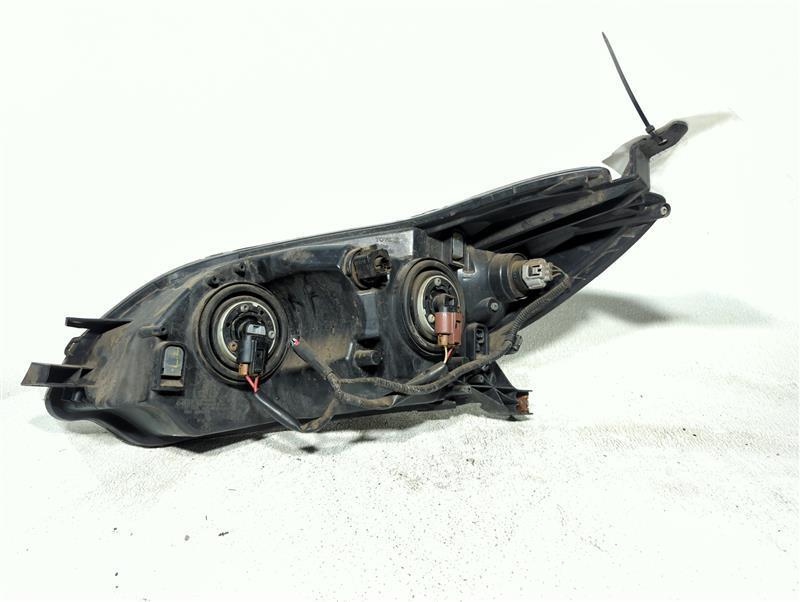 2013 Toyota Matrix Right Headlight Assembly OEM Used White 337629 347k Miles