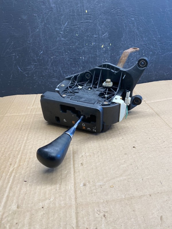 1998 to 2002 Lexus GS300 Center Console Shifter w/ Knob OEM AC9360 DG