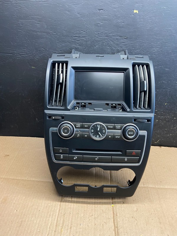2013-2015 Land Rover LR2 OEM Radio Screen Climate Dash Air Vent Bezel AA4880 DG