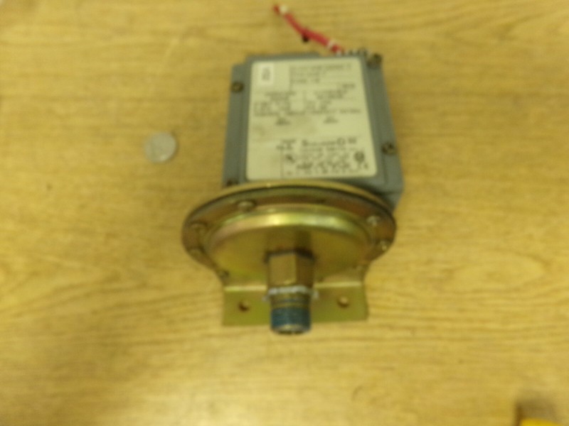 Square D Vacuum Switch Class 9016 Series C Type GAW-1 Z16 9849 *FREE SHIPPING*