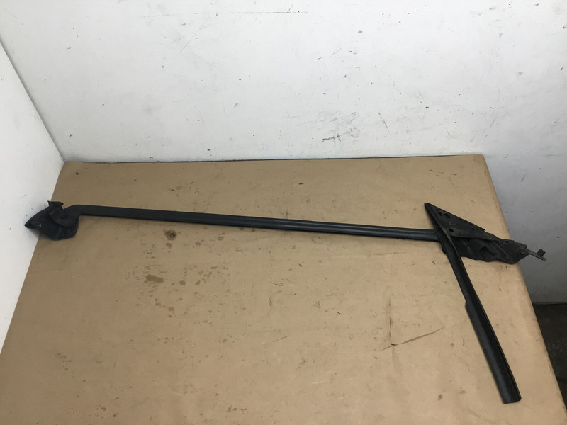 Mercedes SL550 R231 2013 Right Door Window Glass Weather Strip Belt Seal 13-19:Y