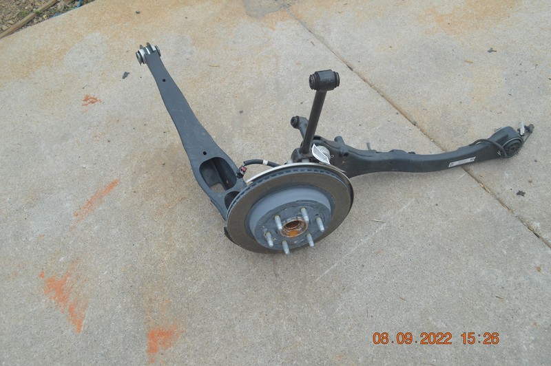 2021-2022 GMC YUKON REAR PASSENGER KNEE ASSY STRUT HUB CONTROL ARMSSEMBLY OEM