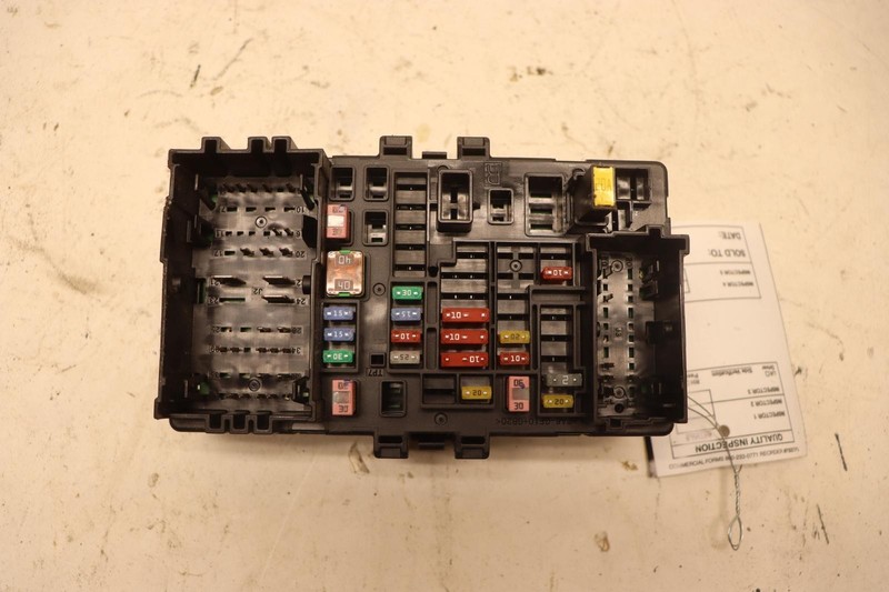 2016-2020 GMC YUKON RIGHT SIDE DASH POWER JUNCTION FUSE BOX BLOCK OEM