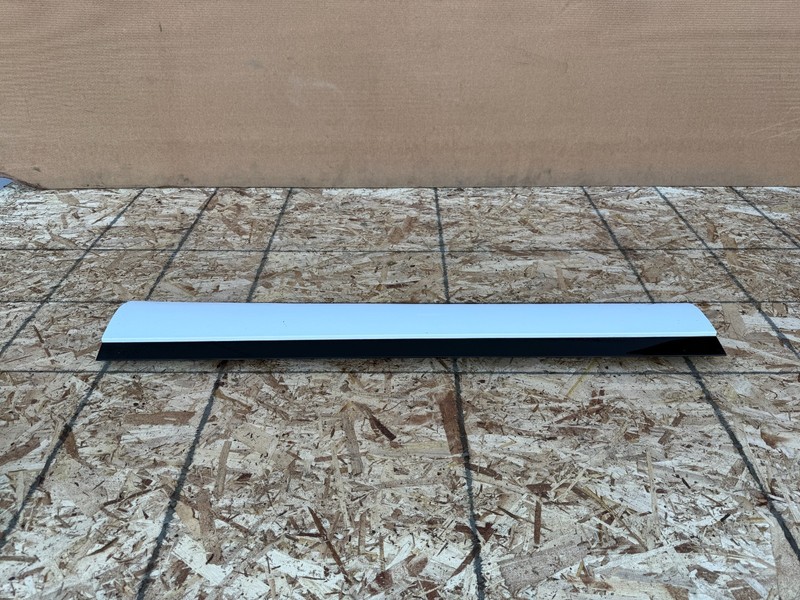 GENESIS GV70 2022-2026 OEM FRONT LEFT DRIVER DOOR LOWER MOLDING TRIM PANEL WHITE