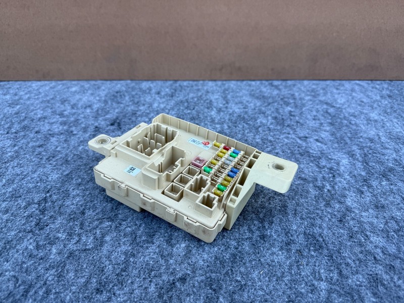 GENESIS GV80 2021-2025 OEMFUSE BOX JUNCTION RELAY CONTROL PANEL ASSEMBLY