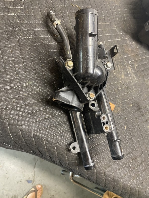 2019 Kia Sorento L Thermostat Housing Assembly OEM
