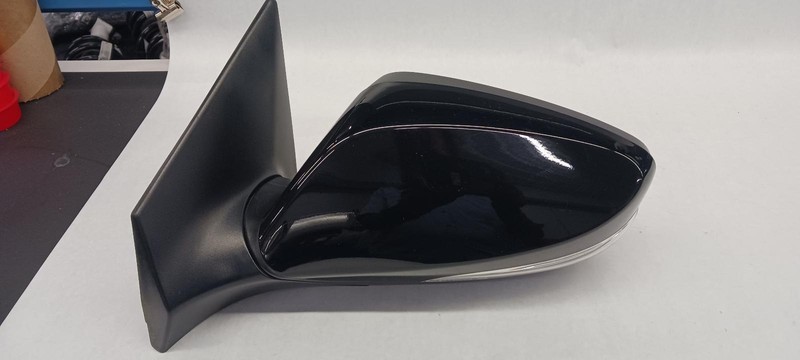 2013 HYUNDAI ELANTRA Left driver Door Mirror Power heat signal OEM 13 14
