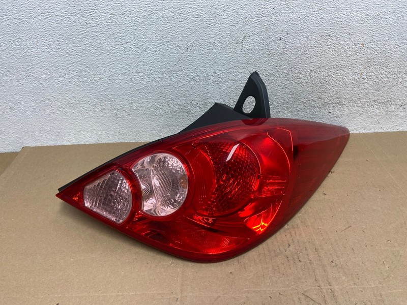 2007 - 2012 Nissan Versa Hatchback Right Passenger Side Tail Light AE4994 LK