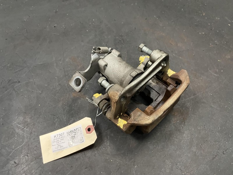 Rear Left Brake Caliper 2018 Kia Soul 58210-B2200 2017 2019