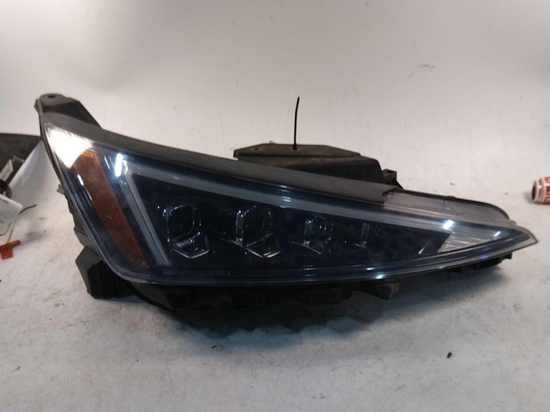 Used Right Headlight Assembly fits: 2019 Hyundai Elantra Sedan 1.6L Sport LED Ri