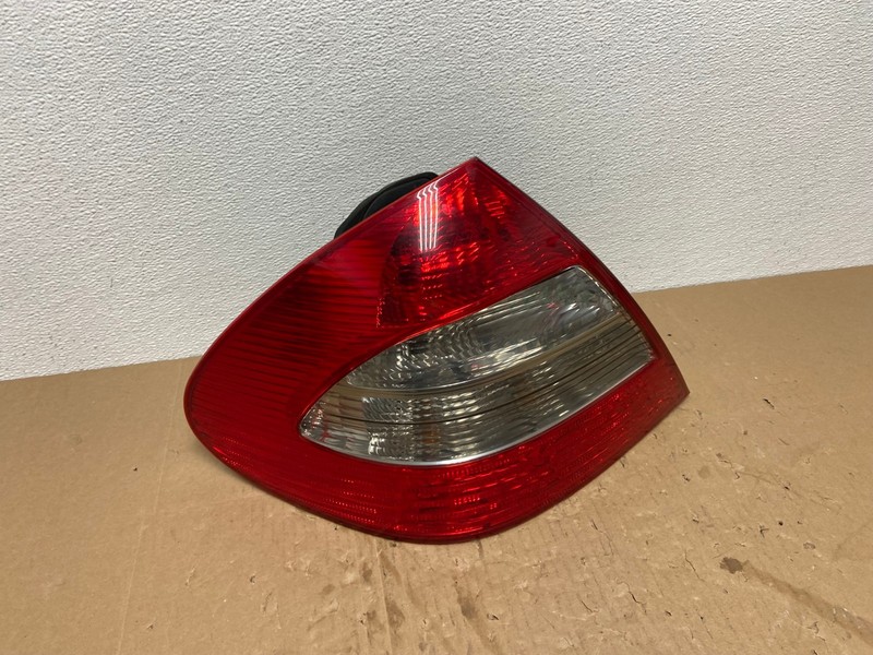 2007 - 2009 Mercedes E E320 E500 Sedan Left Driver LH Tail Light OEM AB6923 LK