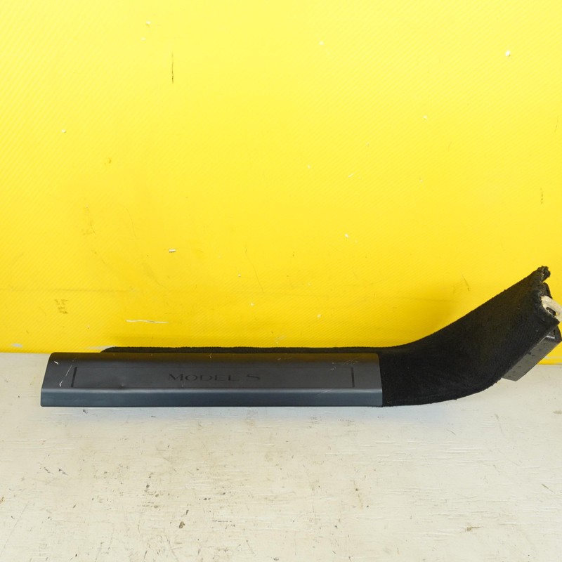 2021-2025 TESLA MODEL S FRONT RIGHT SIDE LOWER DOOR SILL PLATE TRIM BLACK OEM