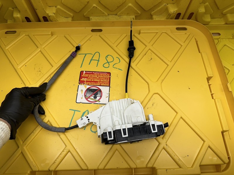 2008-2014 Mercedes W204 C300 C350 C63 Front Left Side Door Lock Latch Actuator