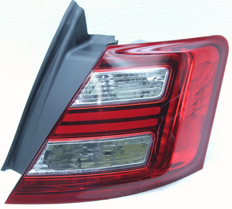 OEM Ford Taurus Right Passenger Side Tail Lamp DG1Z-13404-AA Lens Crack