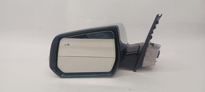 18-'19 CHEVROLET TRAVERSE Left Driver Door Mirror Power w/turn signal OEM