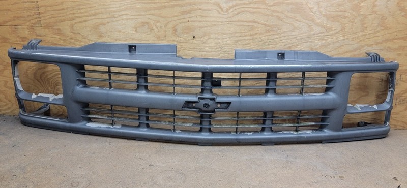 1994 - 2000 Chevrolet Silverado 2500 Front Bumper Gray Grille Assembly OEM