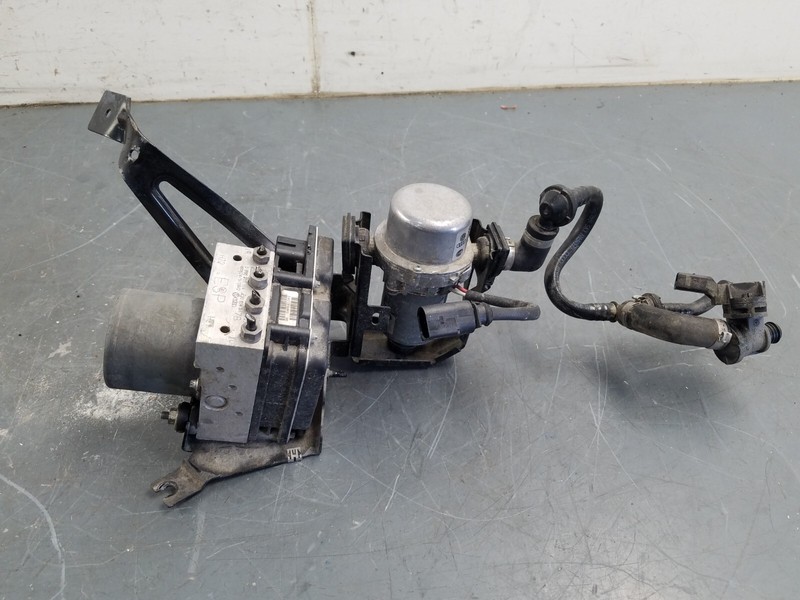 2011 Audi R8 Spyder V10 ABS Brake / Vacuum Pump Modules #0472 J7