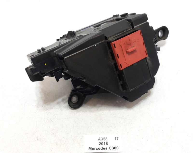 ✅ 17-18 OEM Mercedes C300 C43 C63 A205 W205 Engine Fuse Box Relay Junction Block